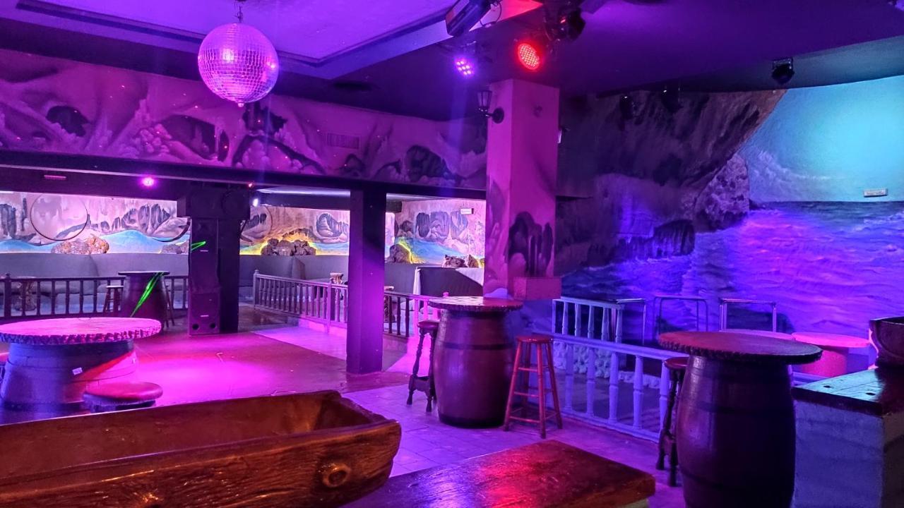 Hotel La Carreta Chiva Luaran gambar