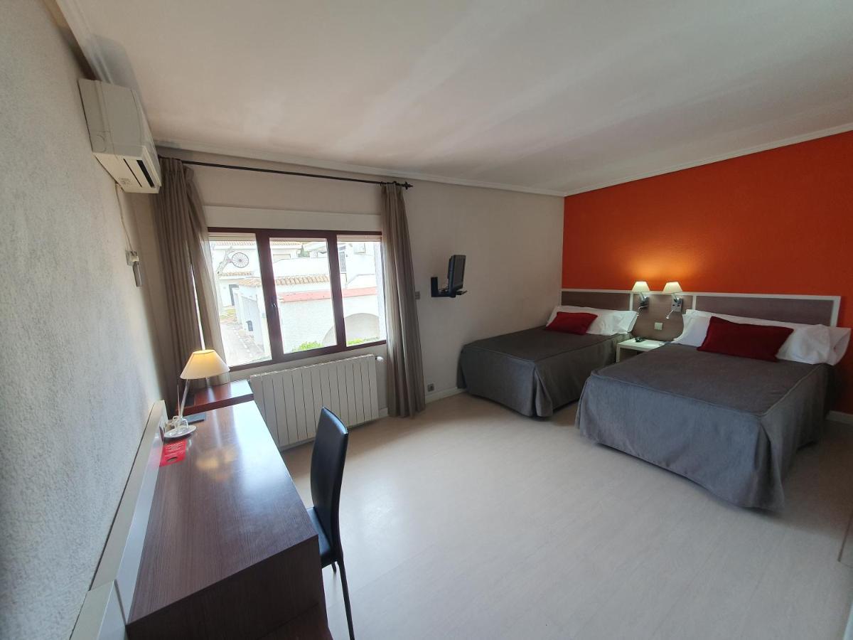 Hotel La Carreta Chiva Luaran gambar